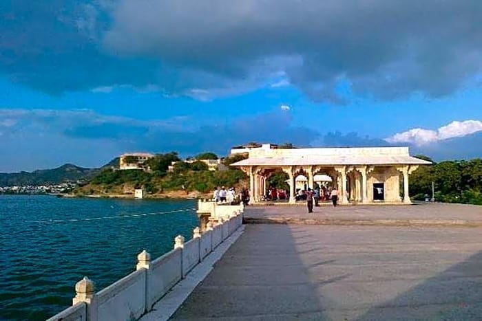 Ana Sagar Lake and marble pavilions sightseeing cab in Ajmer